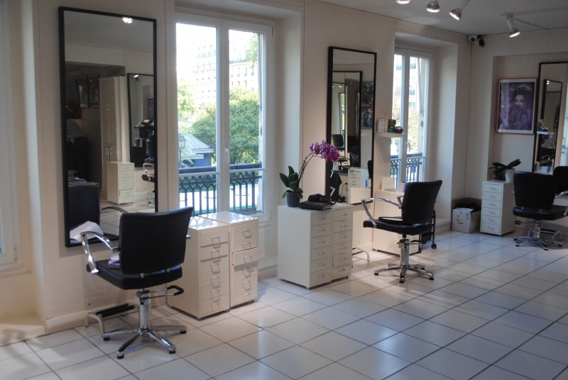 coiffure-GUILLAUMES-min_floor-home-office-property-living-room-room-781228-pxhere.com